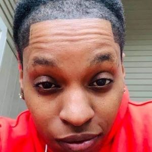 Meet your Posher, Tee